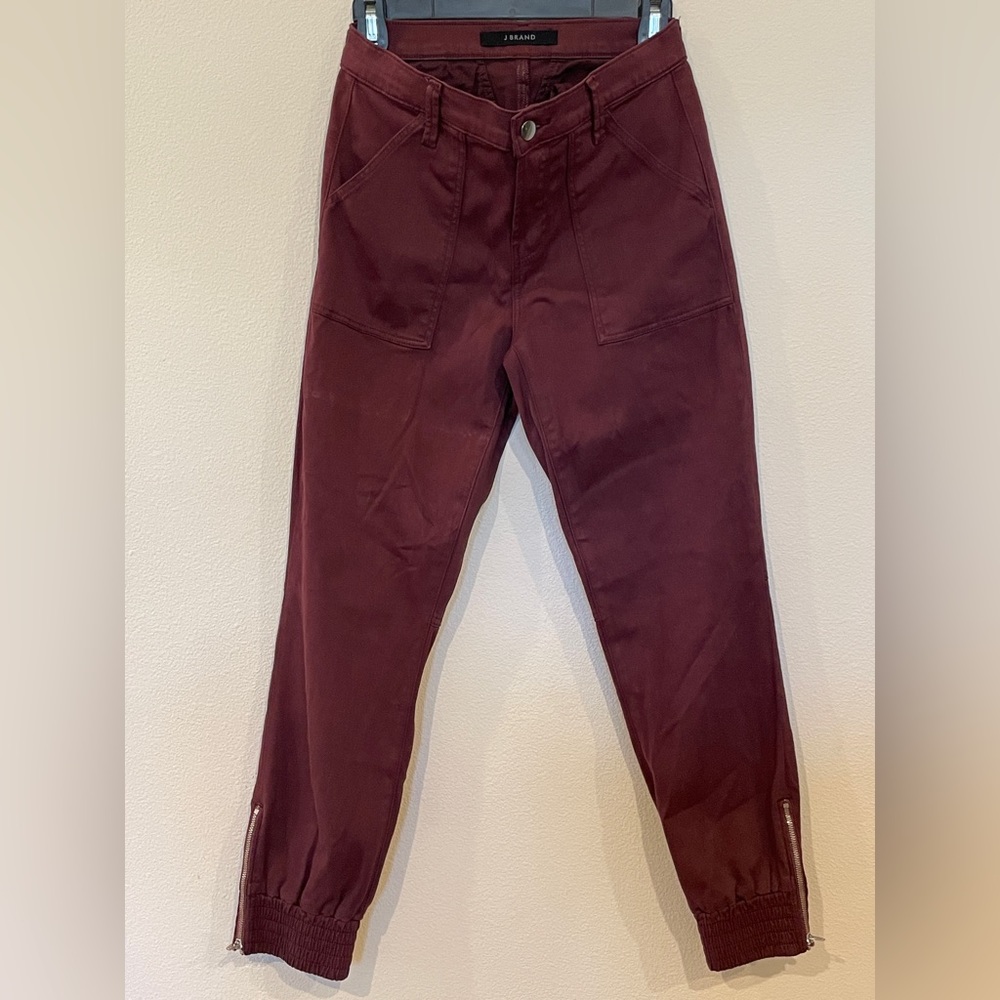 J BRAND burgundy pants with pockets and zipper detailing at ankle